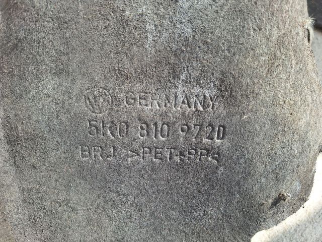 bontott VW GOLF VI Jobb hátsó Hátsó Dobbetét (Kerékjárati, Műanyag)