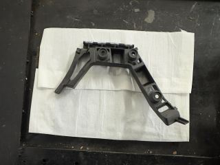 bontott VW GOLF VI Jobb hátsó Lökhárító Tartó (Műanyag)