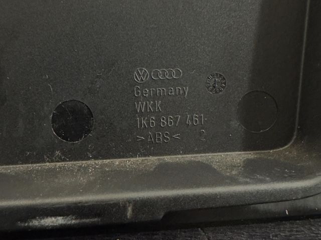 bontott VW GOLF VI Jobb hátsó Tároló Rekesz Fedél