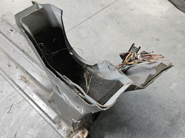 bontott VW GOLF VI Jobb Küszöb