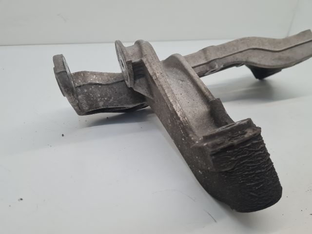 bontott VW GOLF VI Jobb Lengőkar Tartó