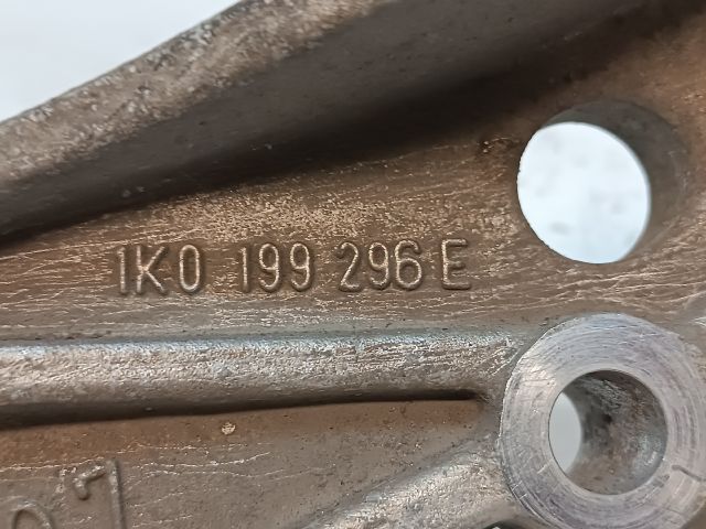 bontott VW GOLF VI Jobb Lengőkar Tartó