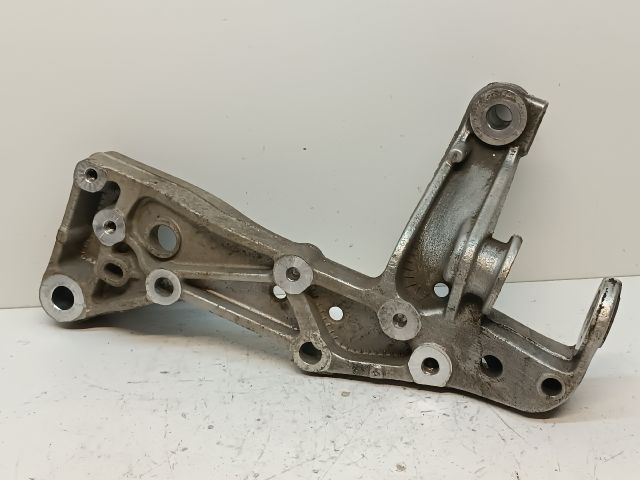 bontott VW GOLF VI Jobb Lengőkar Tartó