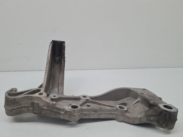 bontott VW GOLF VI Jobb Lengőkar Tartó