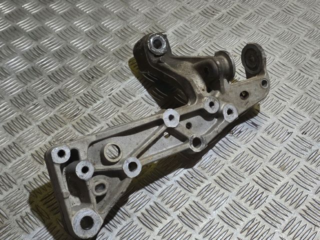 bontott VW GOLF VI Jobb Lengőkar Tartó