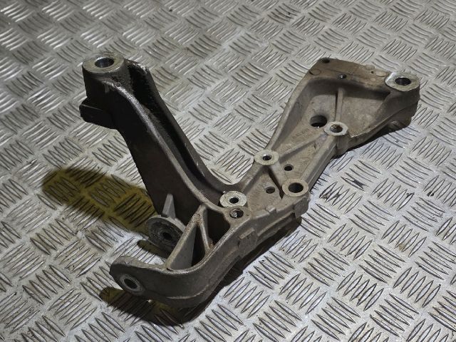 bontott VW GOLF VI Jobb Lengőkar Tartó