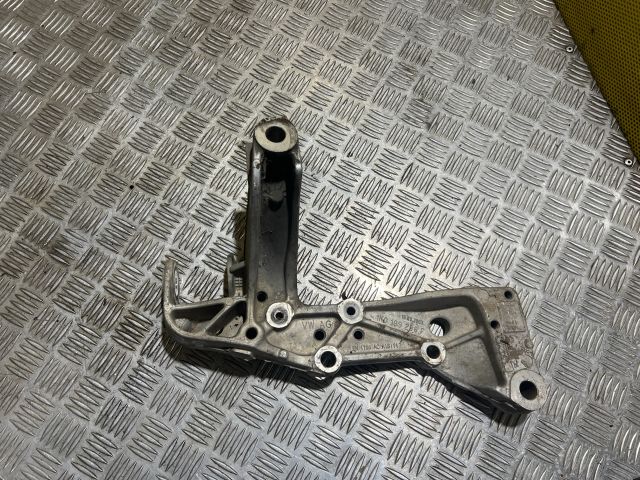 bontott VW GOLF VI Jobb Lengőkar Tartó