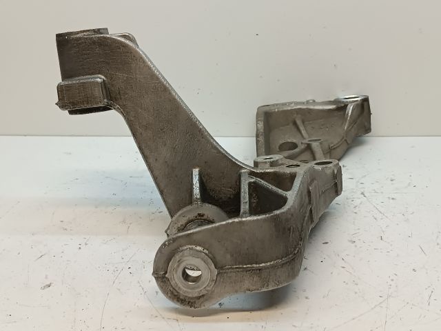 bontott VW GOLF VI Jobb Lengőkar Tartó