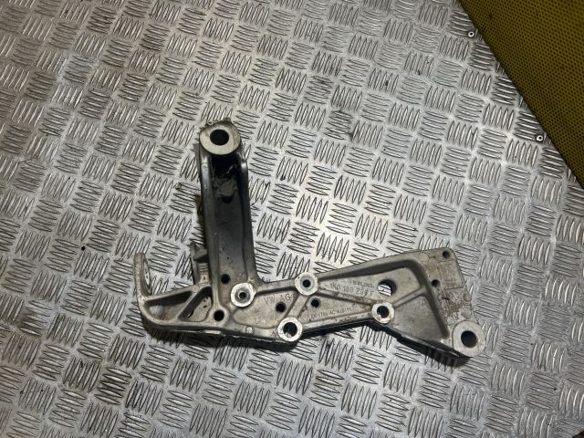 bontott VW GOLF VI Jobb Lengőkar Tartó