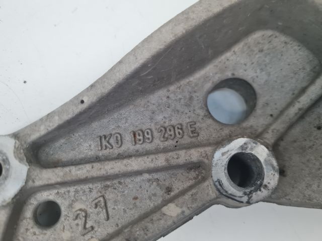 bontott VW GOLF VI Jobb Lengőkar Tartó