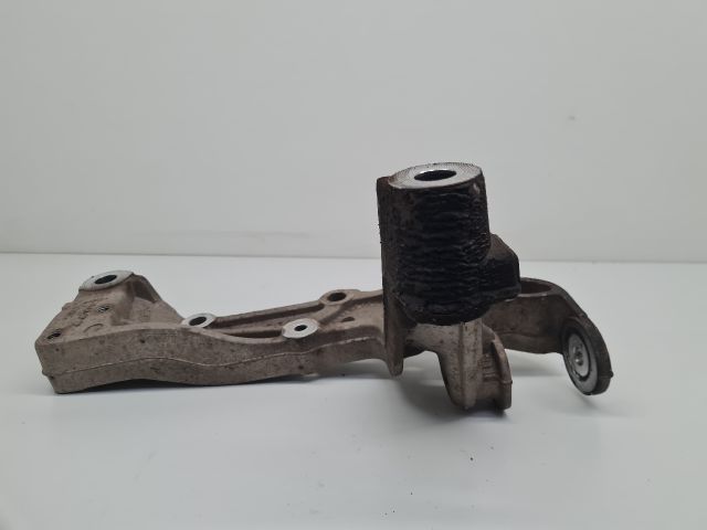 bontott VW GOLF VI Jobb Lengőkar Tartó