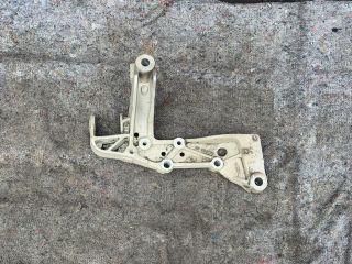 bontott VW GOLF VI Jobb Lengőkar Tartó