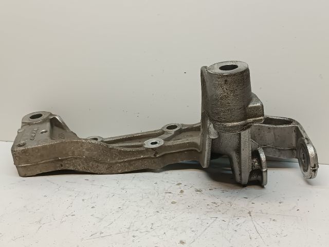 bontott VW GOLF VI Jobb Lengőkar Tartó