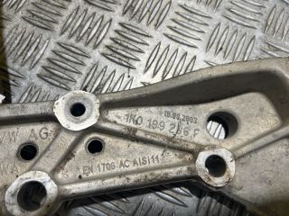 bontott VW GOLF VI Jobb Lengőkar Tartó