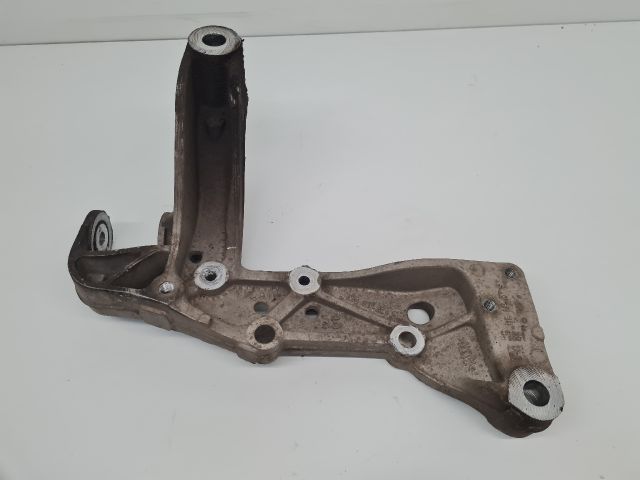 bontott VW GOLF VI Jobb Lengőkar Tartó