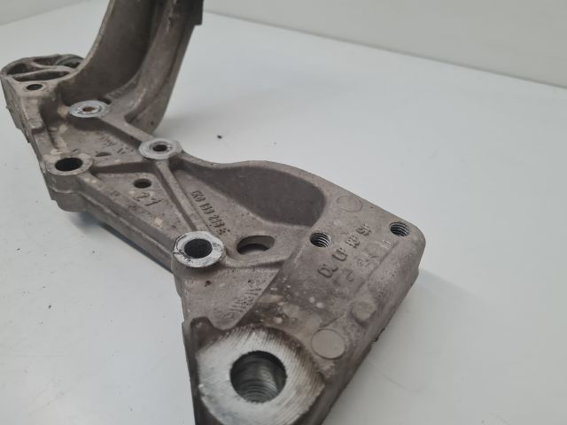 bontott VW GOLF VI Jobb Lengőkar Tartó