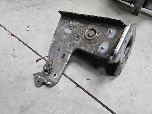 bontott VW GOLF VI Jobb Lökhárító Tartó Nyúlványvég