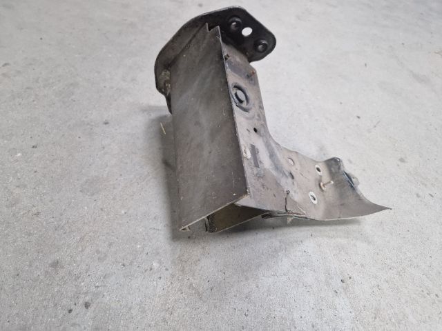 bontott VW GOLF VI Jobb Lökhárító Tartó Nyúlványvég