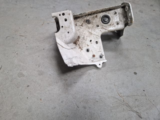 bontott VW GOLF VI Jobb Lökhárító Tartó Nyúlványvég