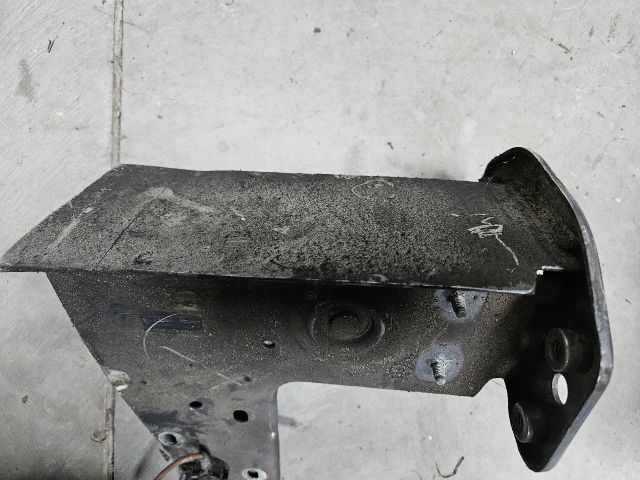 bontott VW GOLF VI Jobb Lökhárító Tartó Nyúlványvég