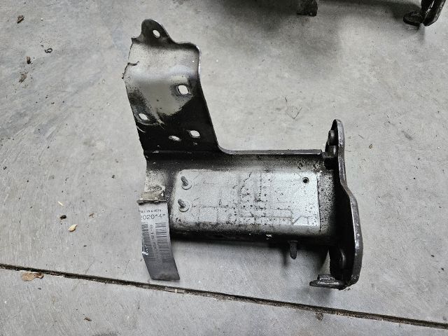 bontott VW GOLF VI Jobb Lökhárító Tartó Nyúlványvég