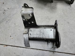 bontott VW GOLF VI Jobb Lökhárító Tartó Nyúlványvég