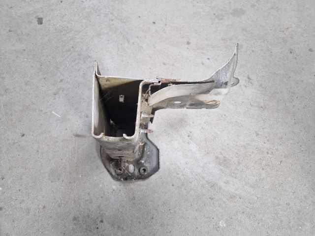 bontott VW GOLF VI Jobb Lökhárító Tartó Nyúlványvég