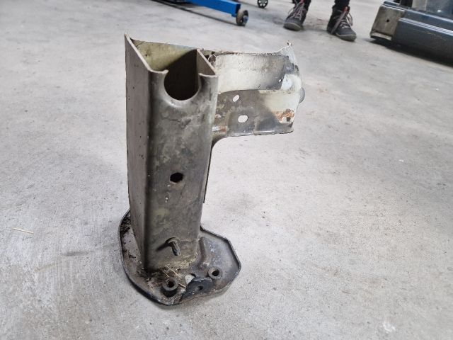 bontott VW GOLF VI Jobb Lökhárító Tartó Nyúlványvég