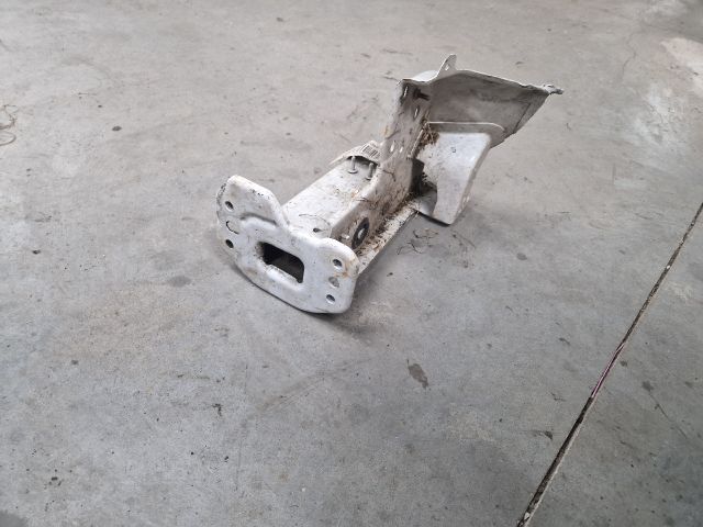 bontott VW GOLF VI Jobb Lökhárító Tartó Nyúlványvég