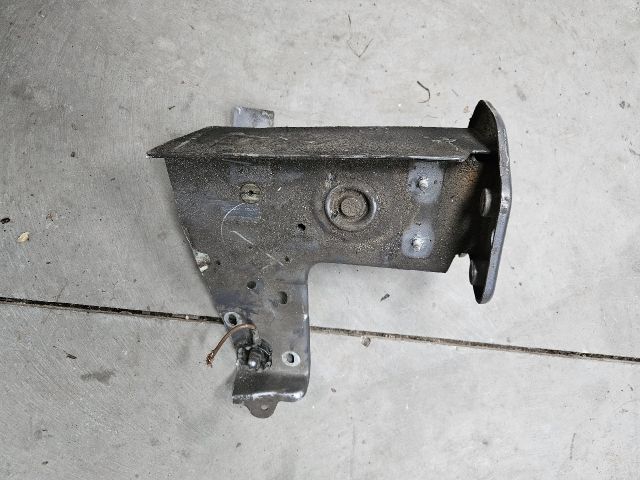 bontott VW GOLF VI Jobb Lökhárító Tartó Nyúlványvég