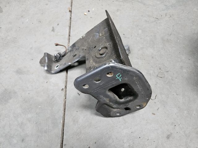 bontott VW GOLF VI Jobb Lökhárító Tartó Nyúlványvég