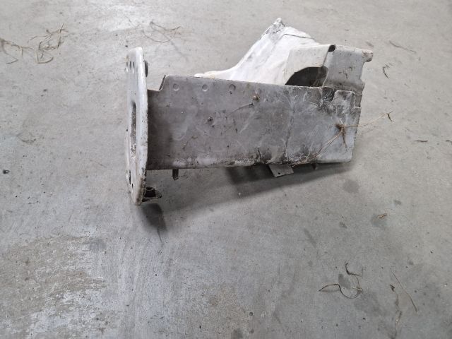 bontott VW GOLF VI Jobb Lökhárító Tartó Nyúlványvég