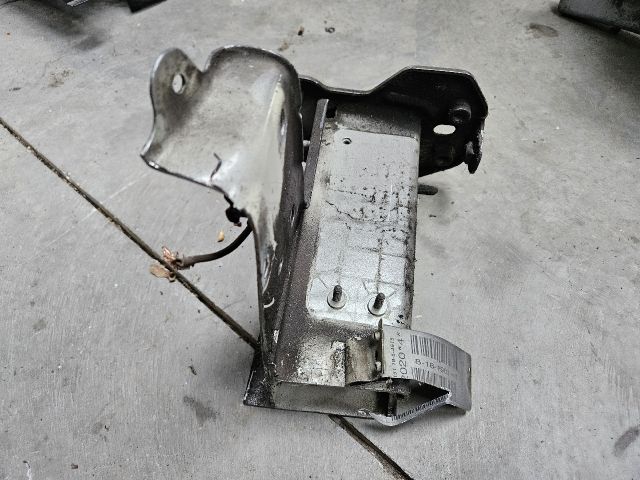 bontott VW GOLF VI Jobb Lökhárító Tartó Nyúlványvég