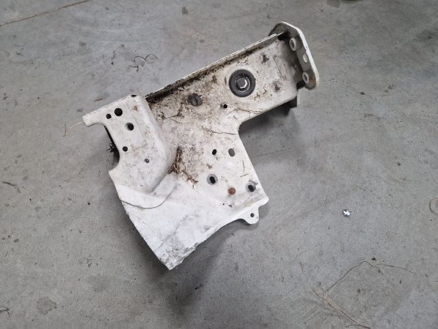 bontott VW GOLF VI Jobb Lökhárító Tartó Nyúlványvég