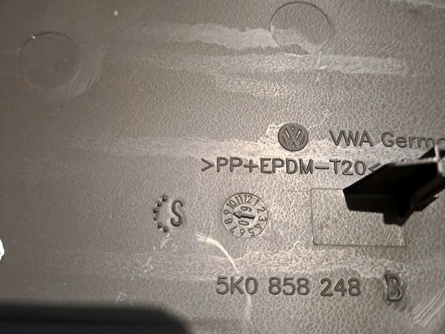 bontott VW GOLF VI Jobb Műszerfal Oldalkárpit