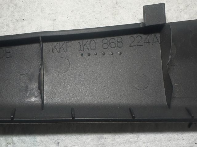 bontott VW GOLF VI Jobb Műszerfal Oldalkárpit