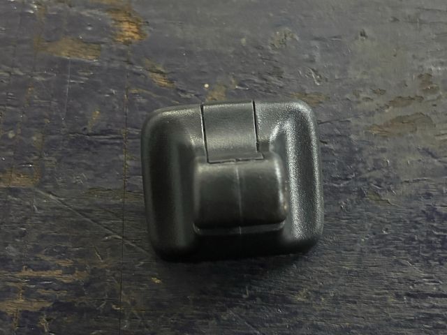 bontott VW GOLF VI Jobb Napellenző Tartó