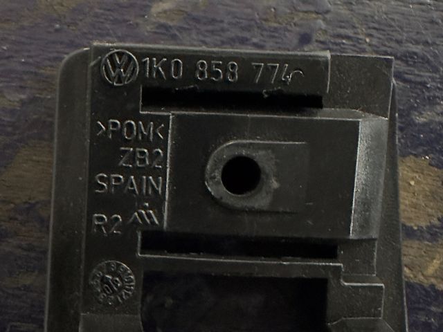 bontott VW GOLF VI Jobb Napellenző Tartó