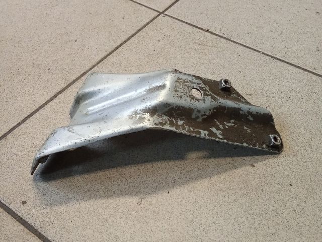 bontott VW GOLF VI Jobb Sárvédő Oldaltartó