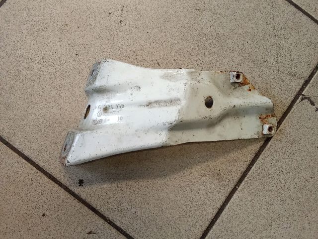 bontott VW GOLF VI Jobb Sárvédő Oldaltartó