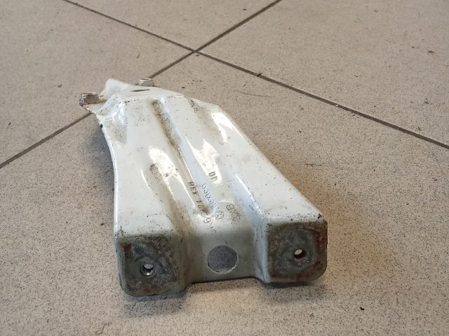 bontott VW GOLF VI Jobb Sárvédő Oldaltartó