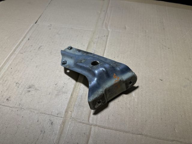 bontott VW GOLF VI Jobb Sárvédő Oldaltartó