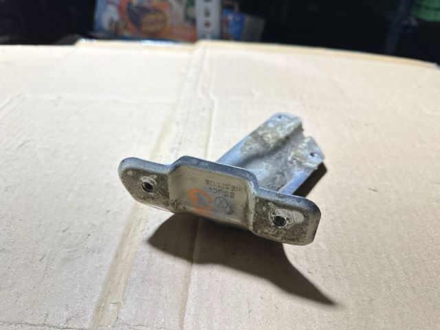 bontott VW GOLF VI Jobb Sárvédő Oldaltartó