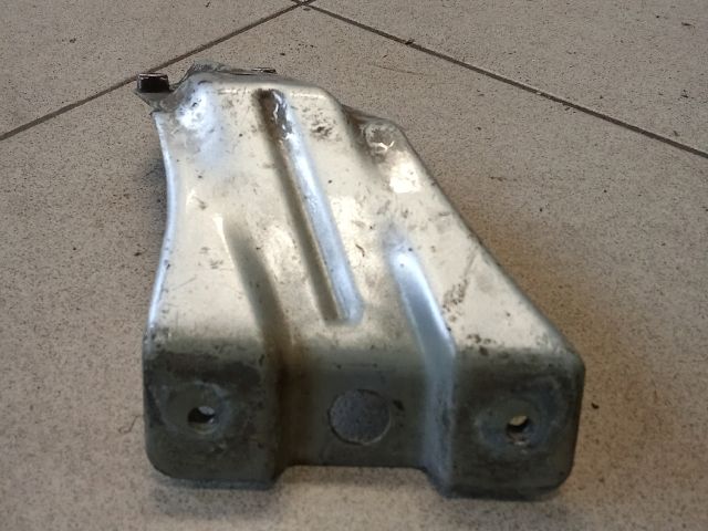 bontott VW GOLF VI Jobb Sárvédő Oldaltartó