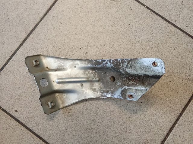 bontott VW GOLF VI Jobb Sárvédő Oldaltartó