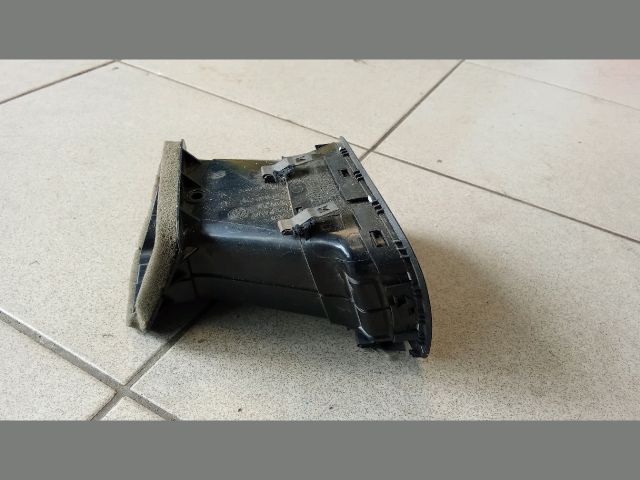 bontott VW GOLF VI Jobb Szellőző