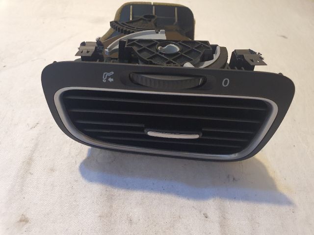 bontott VW GOLF VI Jobb Szellőző