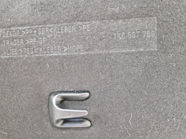 bontott VW GOLF VI Kalaptartó