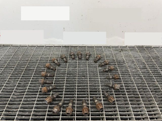 bontott VW GOLF VI Kerék Csavar Szett