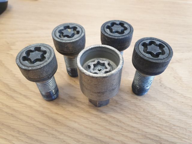 bontott VW GOLF VI Kerékőr Szett